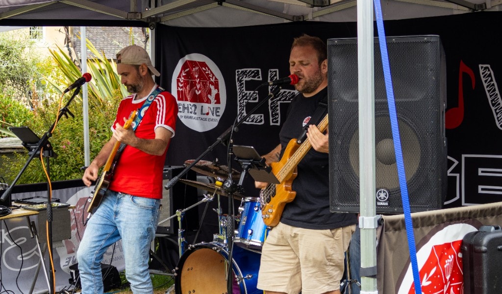 A tighter photograph of Craig Hodgson and the band performing at EH32 Live.